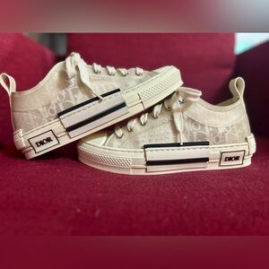 Dior B23 low top sneaker size 7